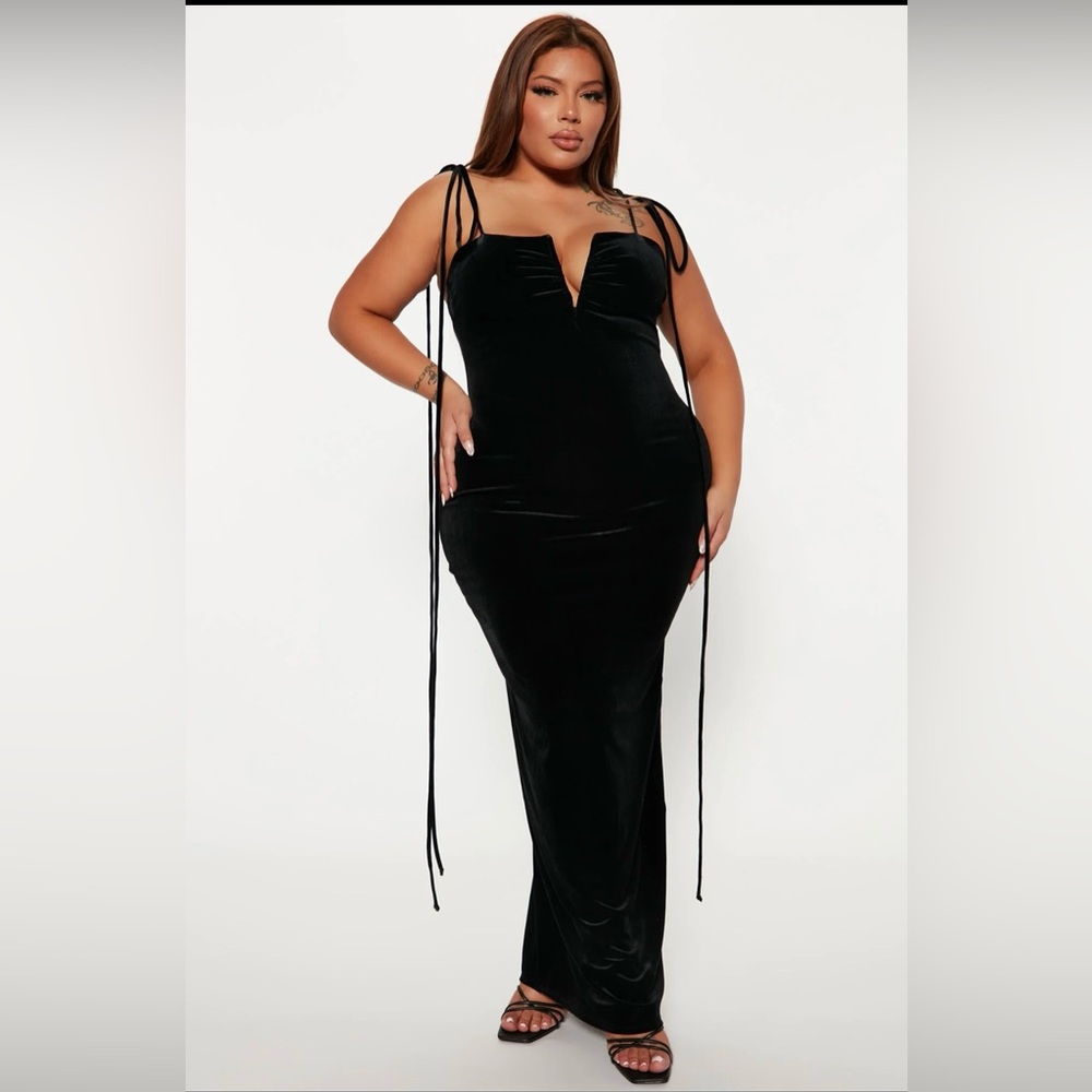 Amika Velvet Maxi Dress - Black